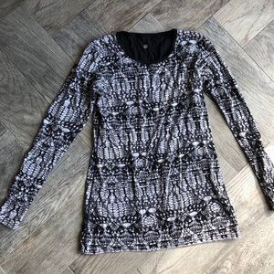 Lululemon workout shirt